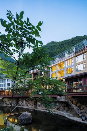 Exterior. Tonglu You Jian Shui Zhi Lin B&B