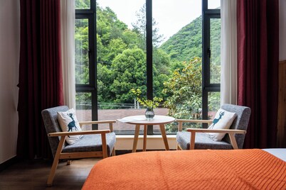 Tonglu You Jian Shui Zhi Lin B&B