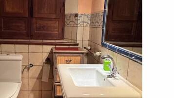 Comfort Apartment, Balcony, Resort View | Bathroom | Towels, soap, shampoo, toilet paper