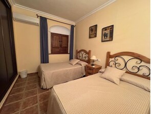 Basic Apartment | Premium bedding, down comforters, iron/ironing board, free WiFi - Apartamento 2 hab Valsequillo (Valsequillo)