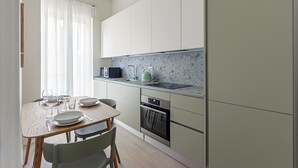 Private kitchen - Uberto Visconti Di Modrone b, Luxury 1 Br Apartment By Halldis (Milan)