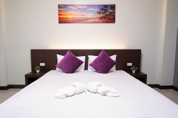 Doppia Standard | Una scrivania, Wi-Fi gratuito