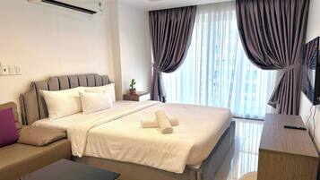 Business Suite, 4 Bedrooms, Club lounge access, City View | Premium bedding, down duvets, Select Comfort beds, free minibar