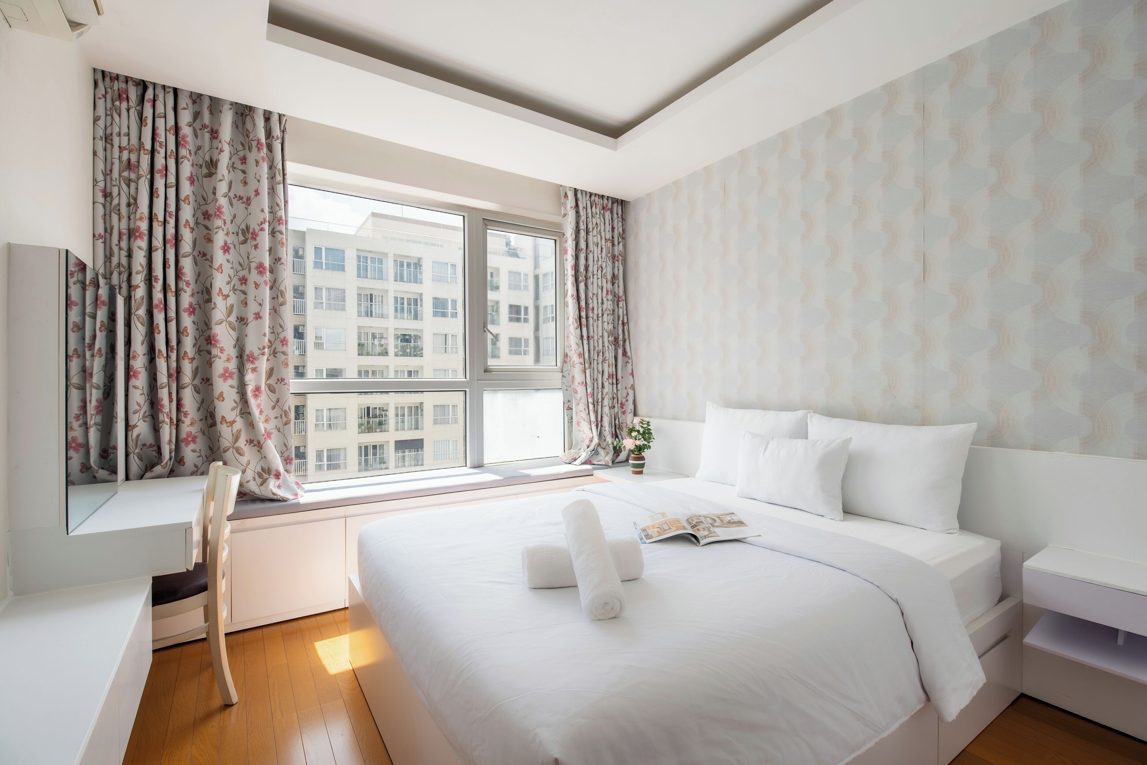 Phòng Suite dành cho gia đình, nhiều phòng ngủ, có thể sử dụng hồ bơi, quang cảnh hồ bơi | Bộ đồ giường cao cấp, chăn bông, nệm Select Comfort 