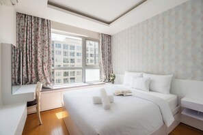 Családi lakosztály, több hálószobával, hozzáférés a medencéhez, kilátással a medencére | Prémium  ágynemű, pehelypaplan és Select Comfort-matrac