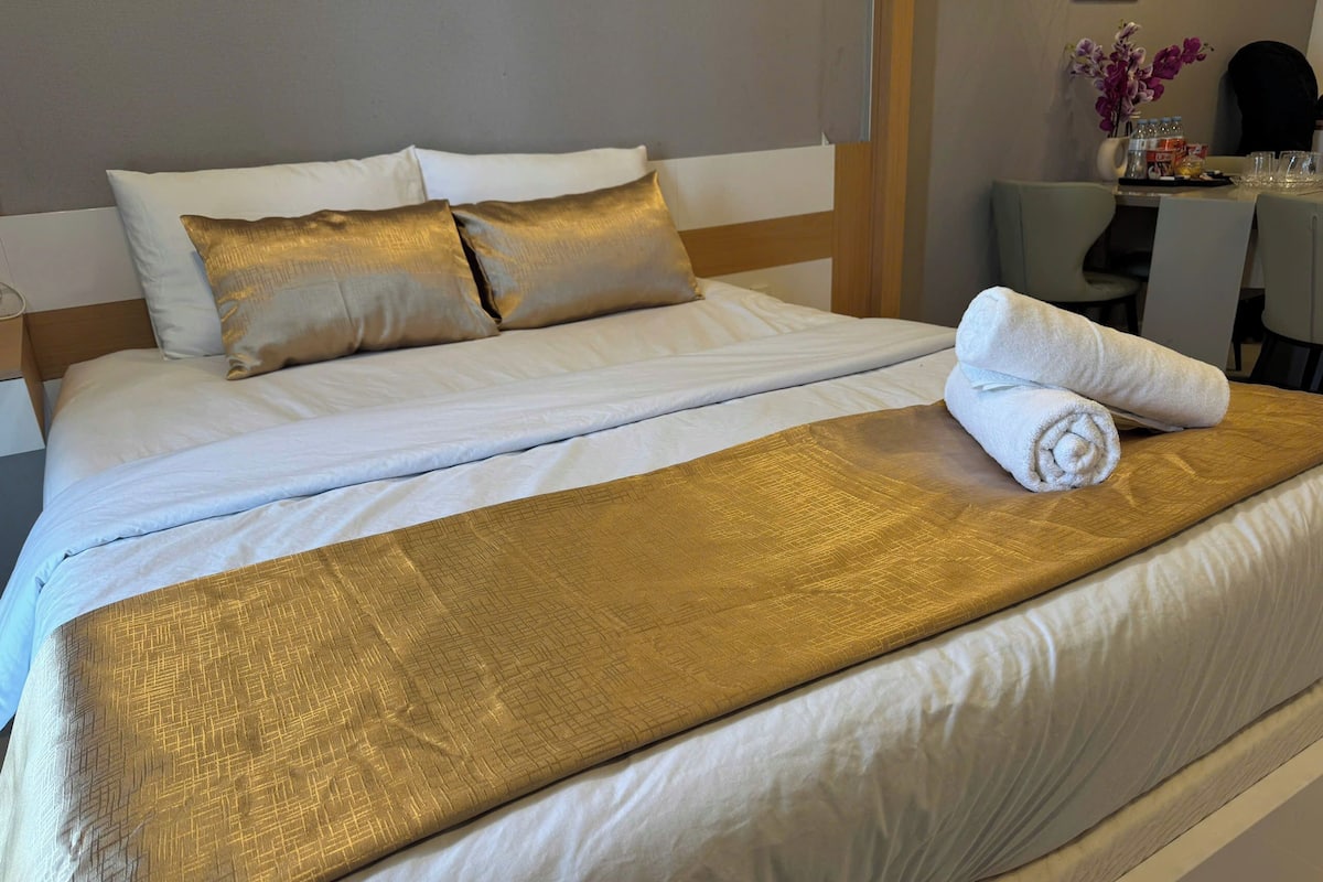 Executive suite, meerdere bedden, toegang tot de clublounge, uitzicht op stad | 2 slaapkamers, luxe beddengoed, donzen dekbedden, Select Comfort-bedden
