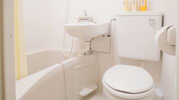 Superior Double Room | Bathroom | Shower, hair dryer, towels, soap