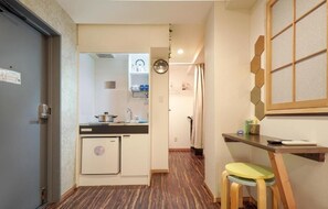 Tripla Comfort, vista città | Cucina privata