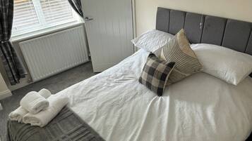 2 bedrooms, iron/ironing board, free WiFi, bed sheets