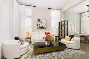 テレビ、書斎 / ワークスペース