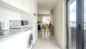 Unclassified image, 2 of 14, button - Central Lodge Flat by House and People (Braga)