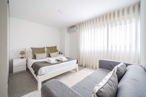 Een strijkplank/strijkijzer, gratis wifi, beddengoed