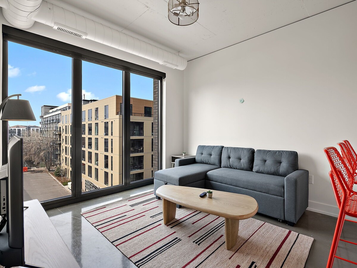 CozySuites NLG - Modern 2BR condo #16