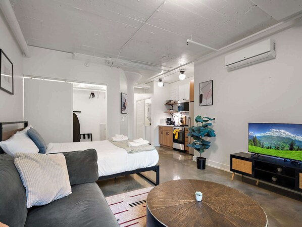 Iron/ironing board, WiFi, bed sheets, wheelchair access