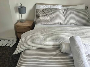 House | 3 bedrooms, iron/ironing board, free WiFi, bed sheets - Cosy 3-bed Retreat - Garden, Parking & Bbq (Birmingham)