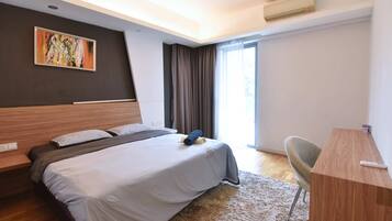 3 habitaciones, escritorio, tabla de planchar con plancha y wifi