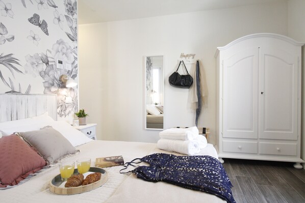 Desk, laptop workspace, soundproofing, free WiFi - Bed & Basta (Reggio nell'Emilia)