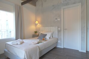 Kamar Single, kamar mandi pribadi | Meja kerja, ruang kerja ramah laptop, kedap suara, dan Wi-Fi gratis