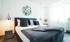 مكتب ومساحة عمل للكمبيوتر المحمول وواي فاي مجانًا