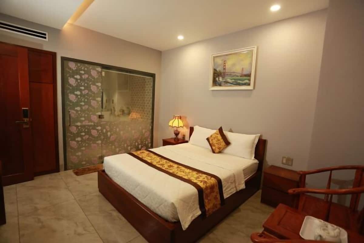 Escritorio, wifi gratis, ropa de cama