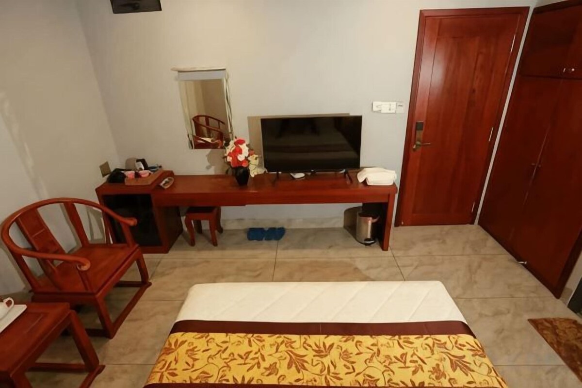 Escritorio, wifi gratis, ropa de cama