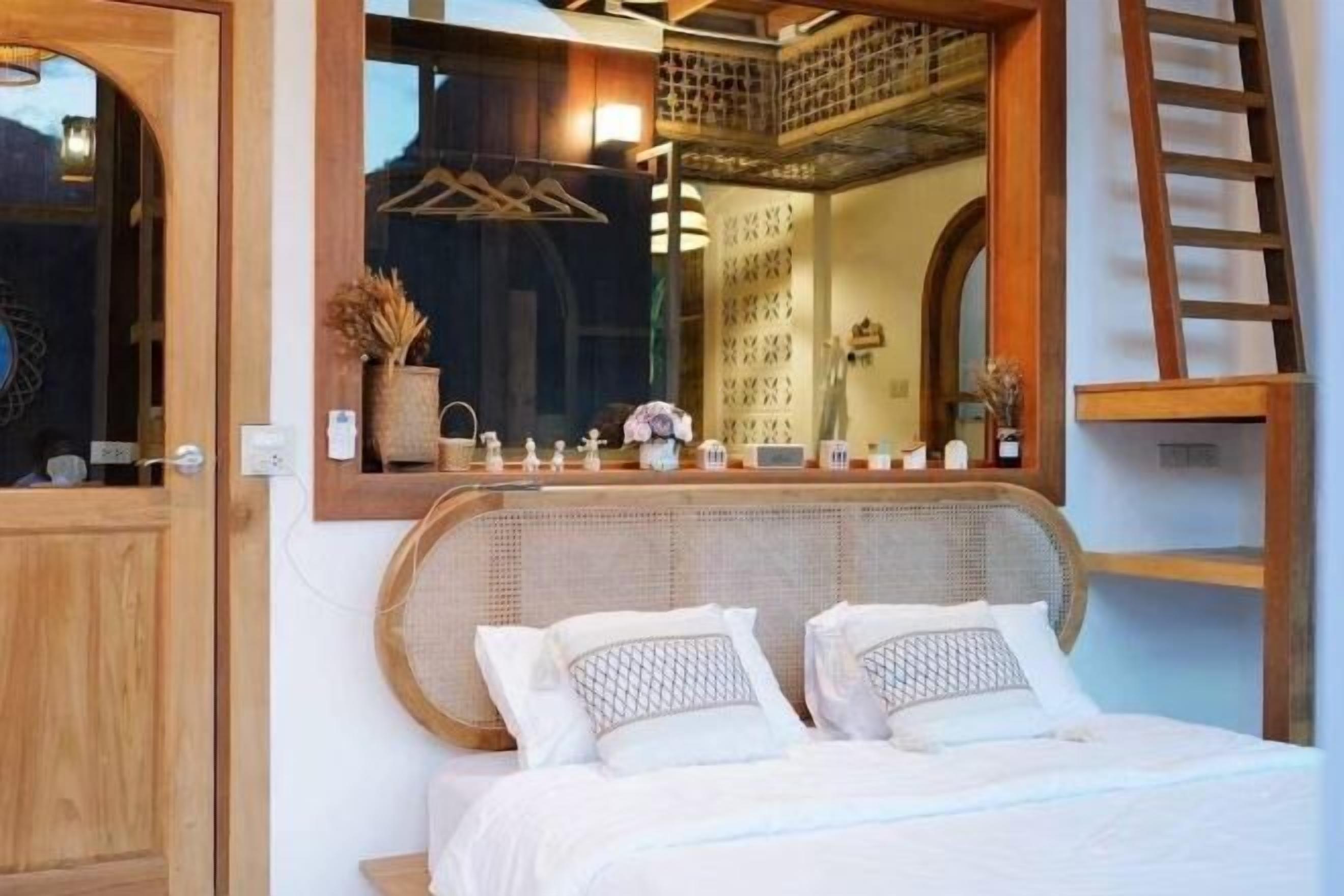 Individually decorated, desk, free WiFi, bed sheets