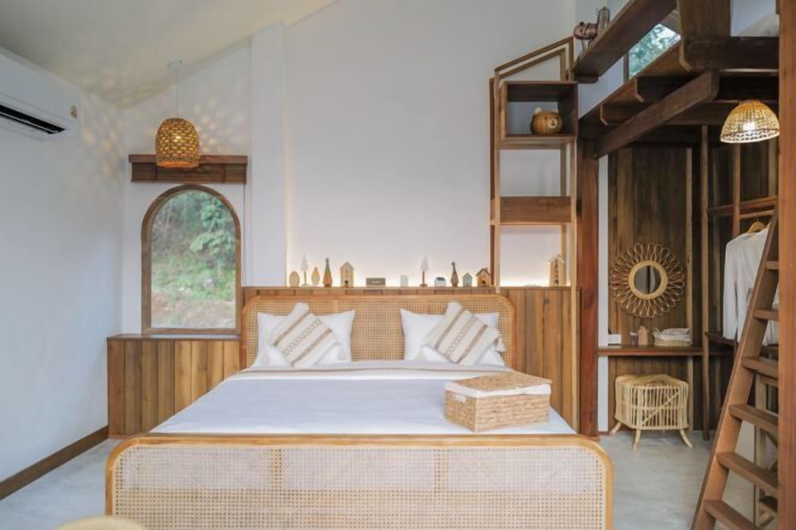 Individually decorated, desk, free WiFi, bed sheets