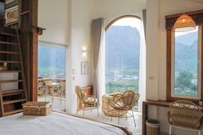 각각 다른 스타일의 인테리어, 책상, 무료 WiFi, 침대 시트