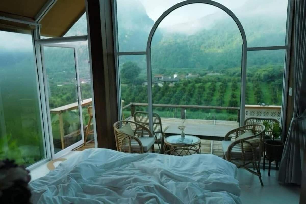 Desk, WiFi (free), individually decorated, bed sheets