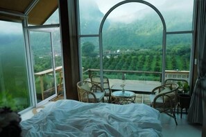 Individually decorated, desk, free WiFi, bed sheets