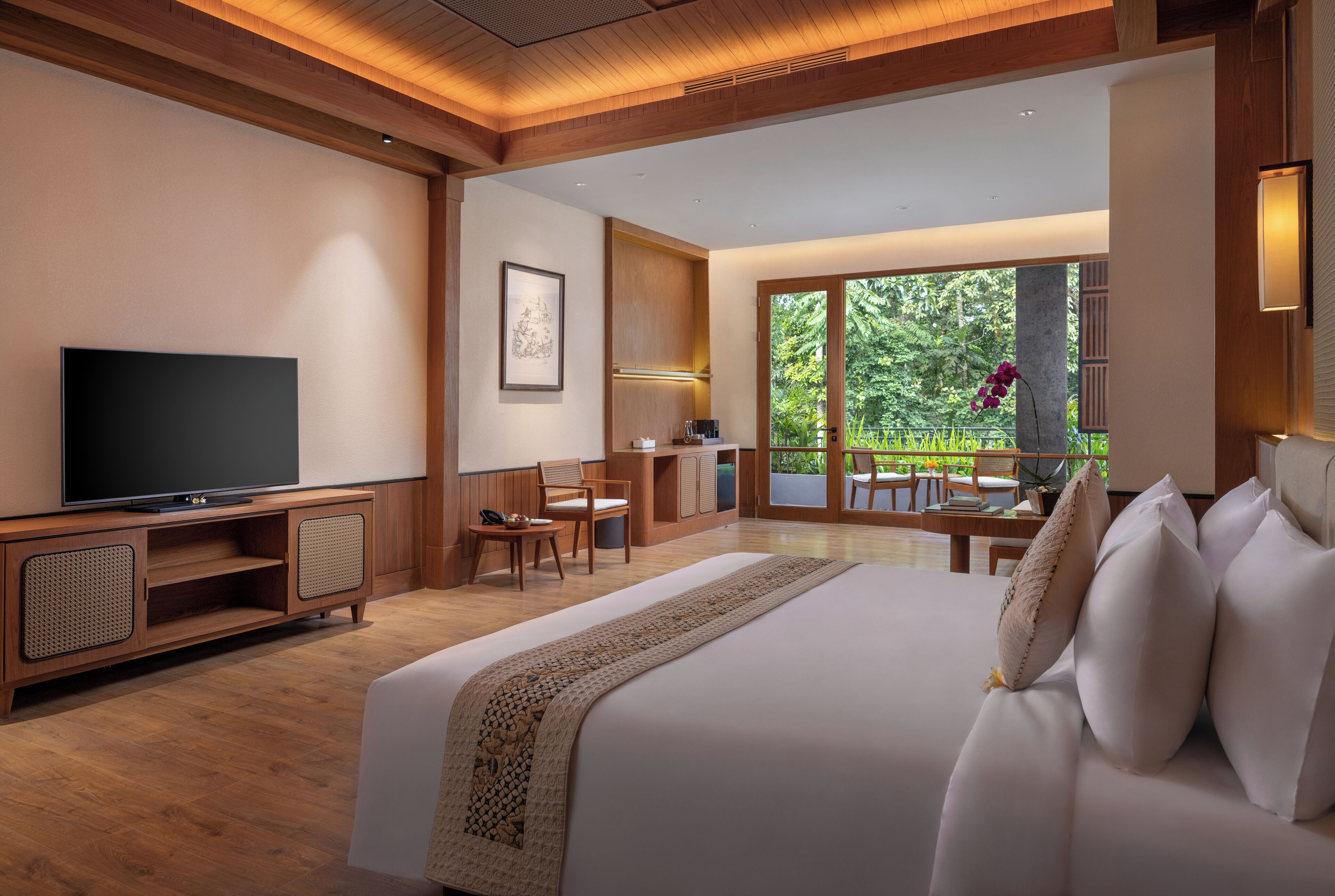 客房 (Executive Suite Room with Bathtub) | 记忆海绵床垫、迷你吧、客房内保险箱、办公桌