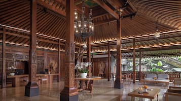 Quầy tiếp tân