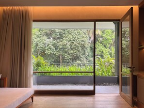 Room (Executive Suite Room with Bathtub) | Pemandangan balkoni