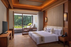 Rom (Premium Suite Room with Private Jacuz) | Memory foam-senger, minibar, safe på rommet og skrivebord