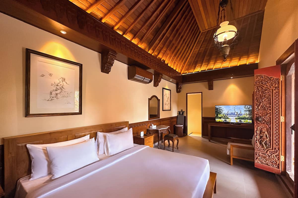 Værelse (Rumah Bali) | Senge med madrasser af memory foam, minibar, pengeskab på værelset