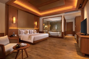 Rum (Suite Room with Jungle View) | 1 sovrum, memory foam-madrasser och minibar