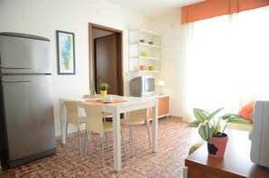 Dining - Top Location, Maximum Comfort - Your Ideal Apartment in Bibione (Bibione)
