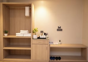Junior Suite | Desk, free WiFi, bed sheets - Velvet Luxe Hotel (Butwal)