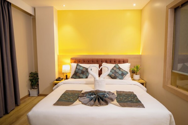 Deluxe Double Room | Desk, free WiFi, bed sheets - Velvet Luxe Hotel (Butwal)