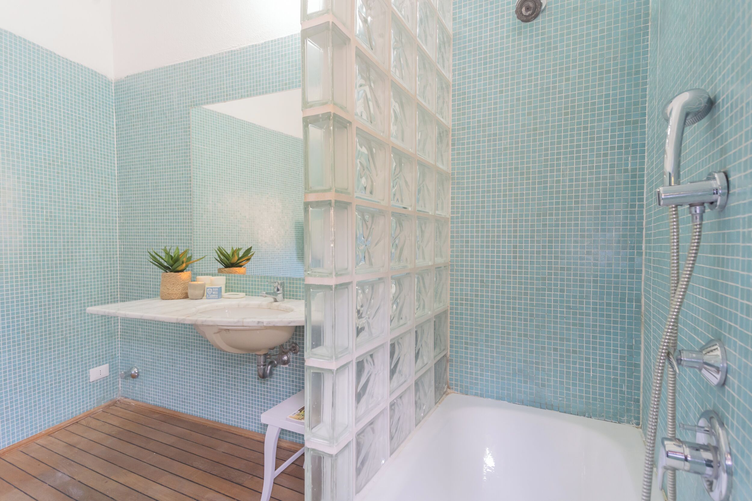 Apartment (3 Bedrooms) | Badezimmer | Kostenlose Toilettenartikel, Haartrockner, Bidet, Handtücher