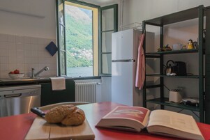 Microondas, horno, lavavajillas, cafetera expreso