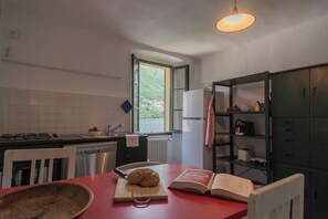 Apartment (3 Bedrooms) | Private kitchen | Microwave, oven, dishwasher, espresso maker