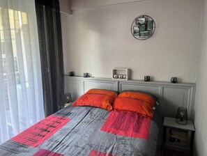 2 chambres, fer et planche à repasser, Wi-Fi, draps fournis