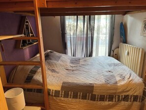 2 chambres, fer et planche à repasser, Wi-Fi, draps fournis