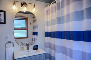Bathroom - Lakefront , Private  Beach, Fire Pit, AC, Hot Tub (Gaylord)