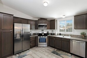 Refrigerador, microondas, horno, placa de cocina