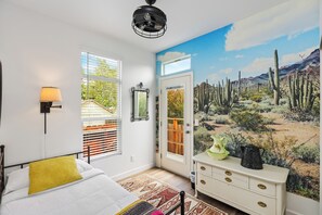 2 chambres, bureau, fer et planche à repasser, lit parapluie