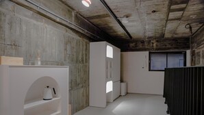 A room with white shelving units, a white radiator, and a window with blinds. - Re PORT HOTEL (Yaizu)