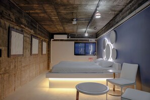 Tweepersoonskamer, gedeeltelijk uitzicht op oceaan | Een bureau