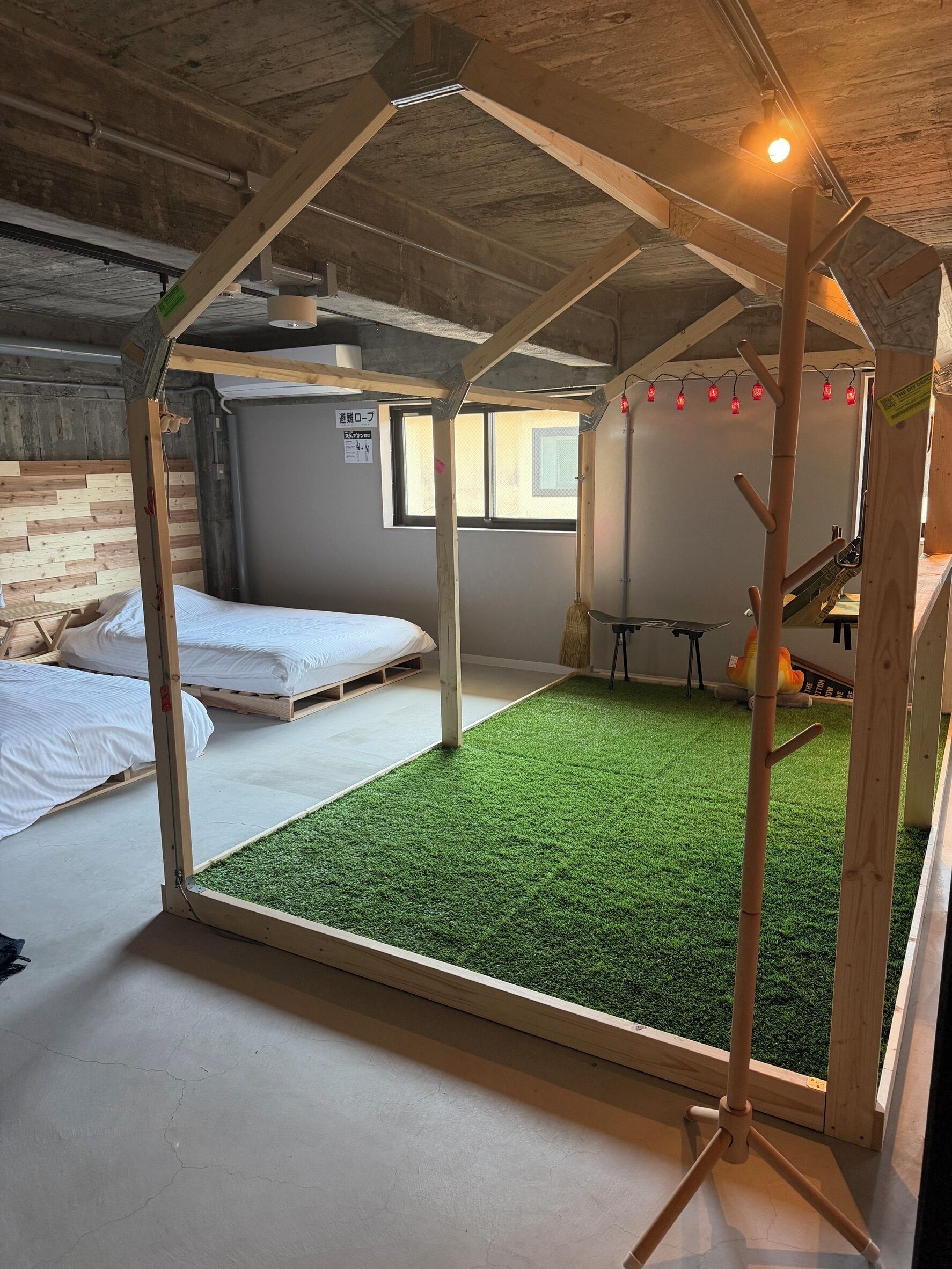 Deluxe Twin Room | Desk, bed sheets